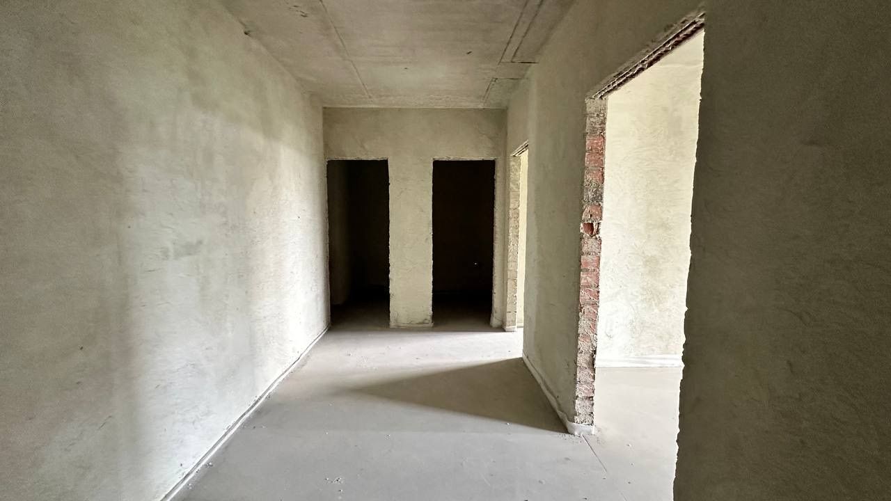 1835107228934951