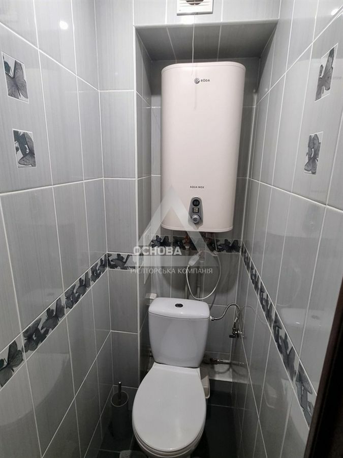 1833253176336957