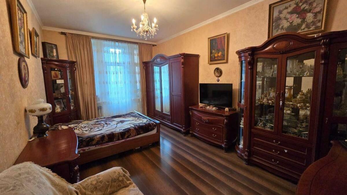 1834463429836957
