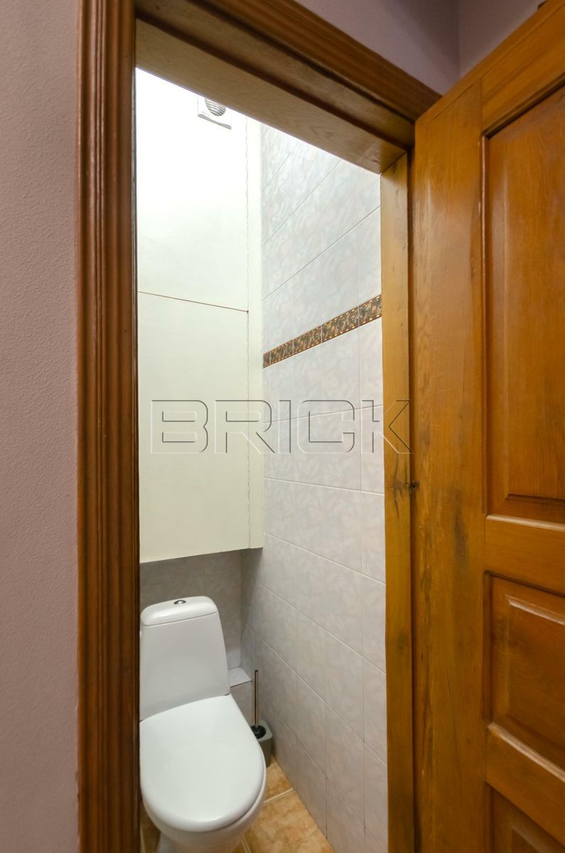 1831634803121959
