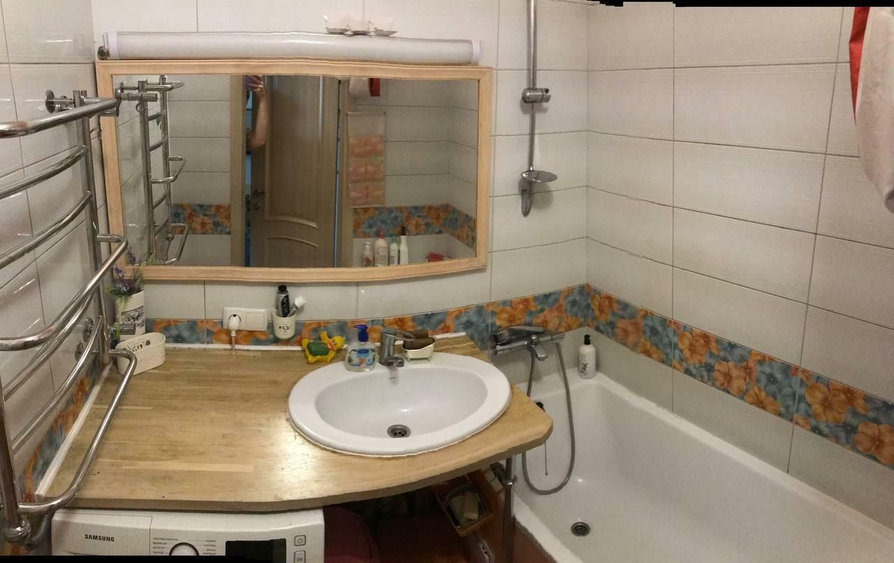 1835256760571959