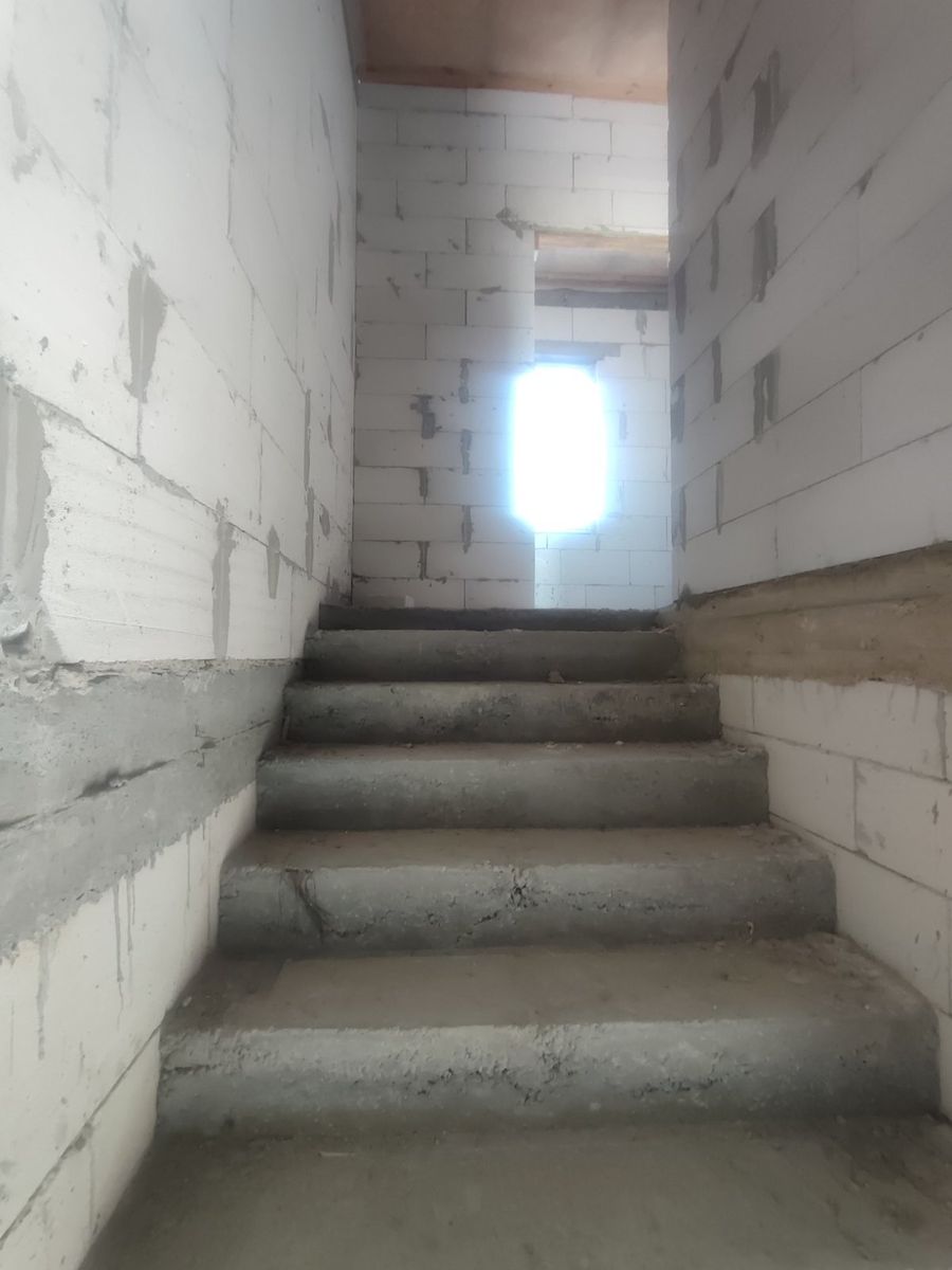 1839622694334096