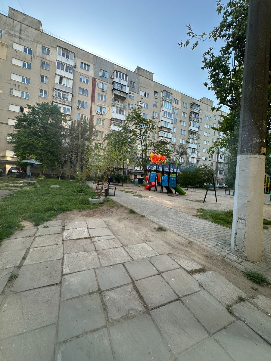 1831183547915960
