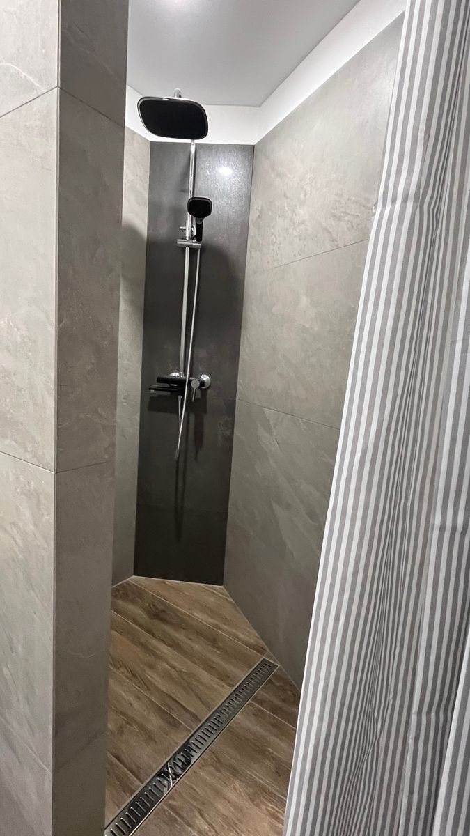 1832474976530965