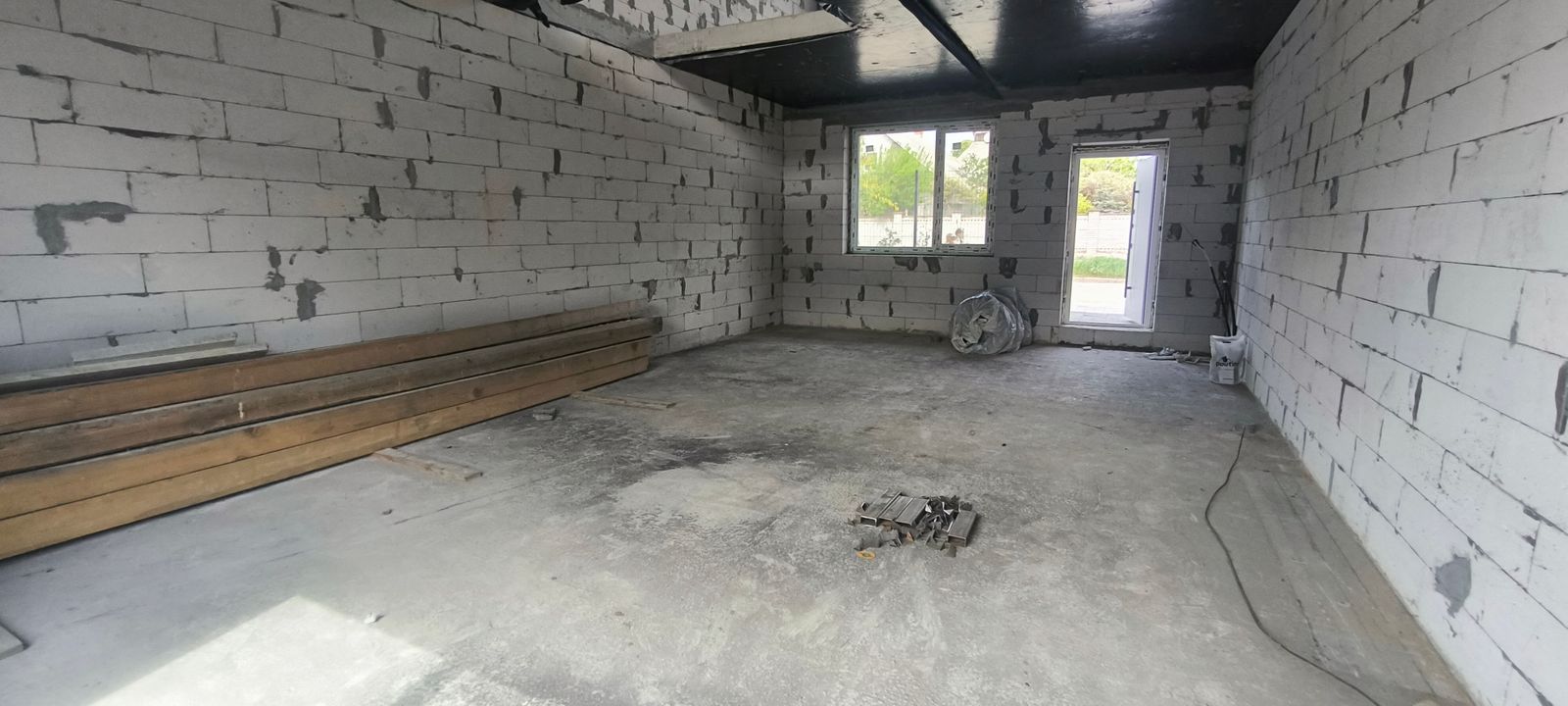 1830831074323967