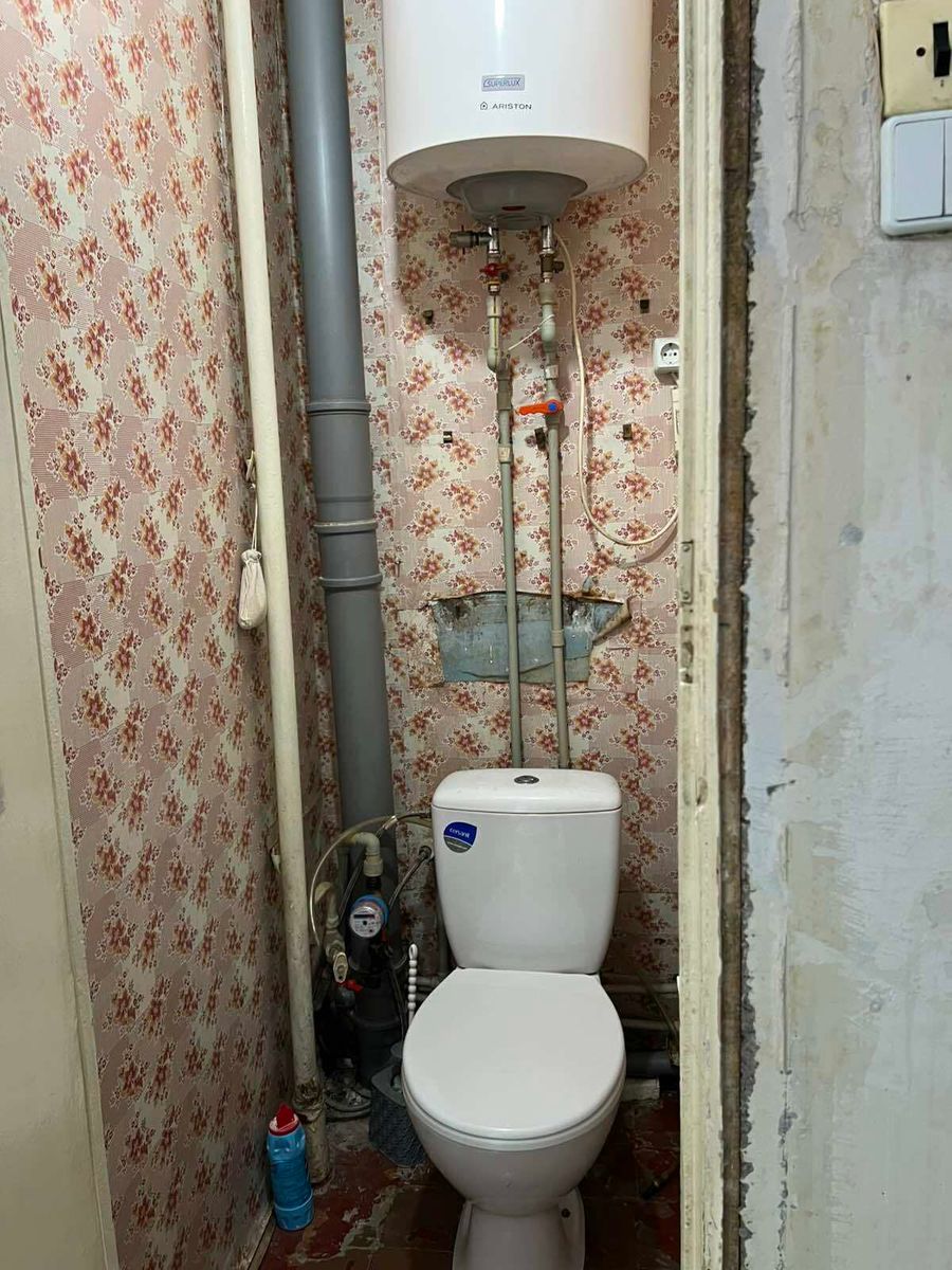 1832568949996973