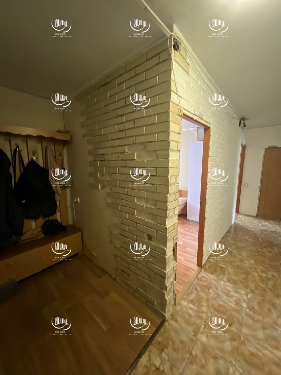 1832366110748975