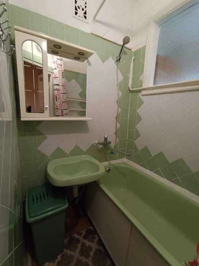 1835796043681975