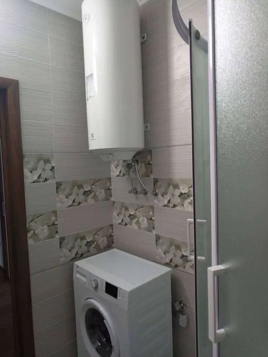 1835894728074976