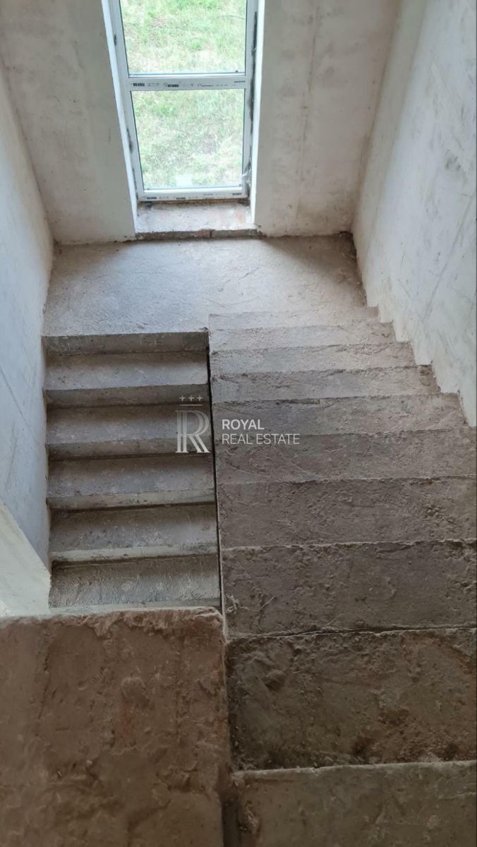 1836611505878976