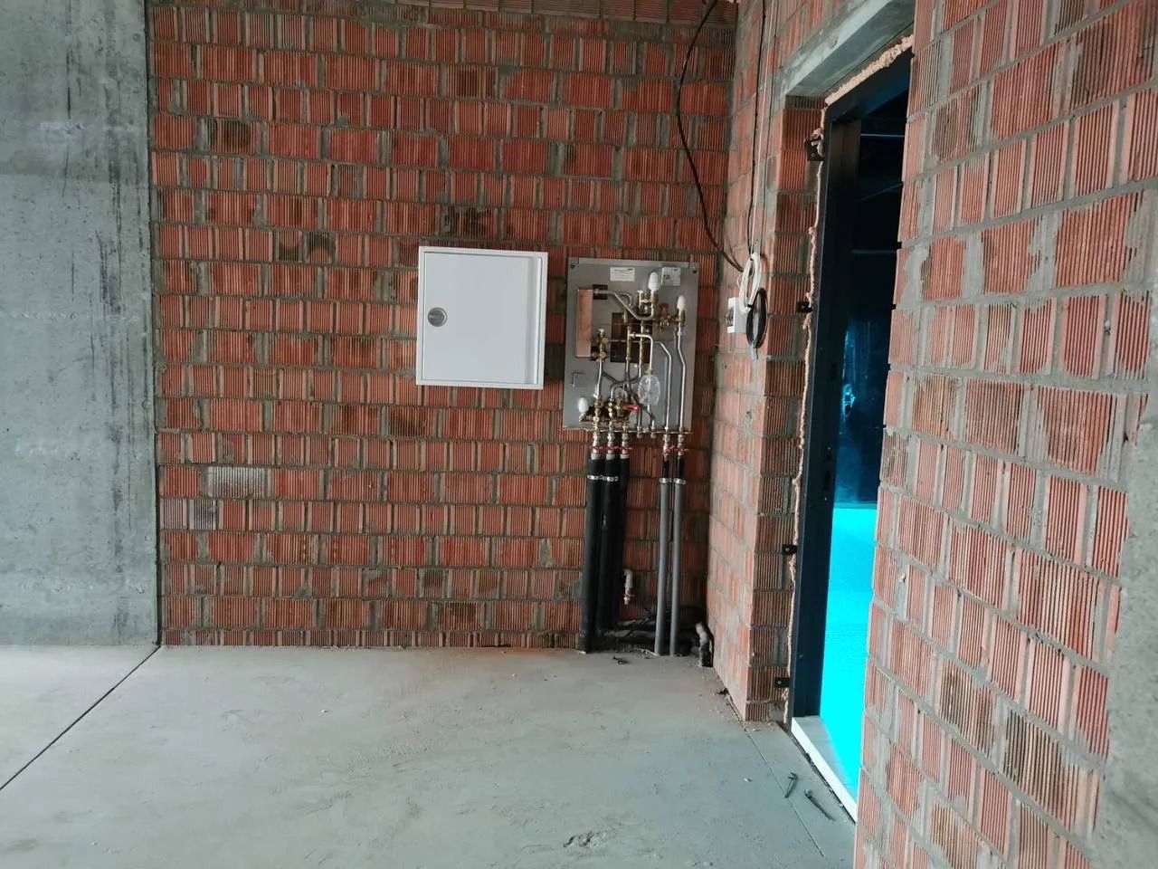 1836729400459976