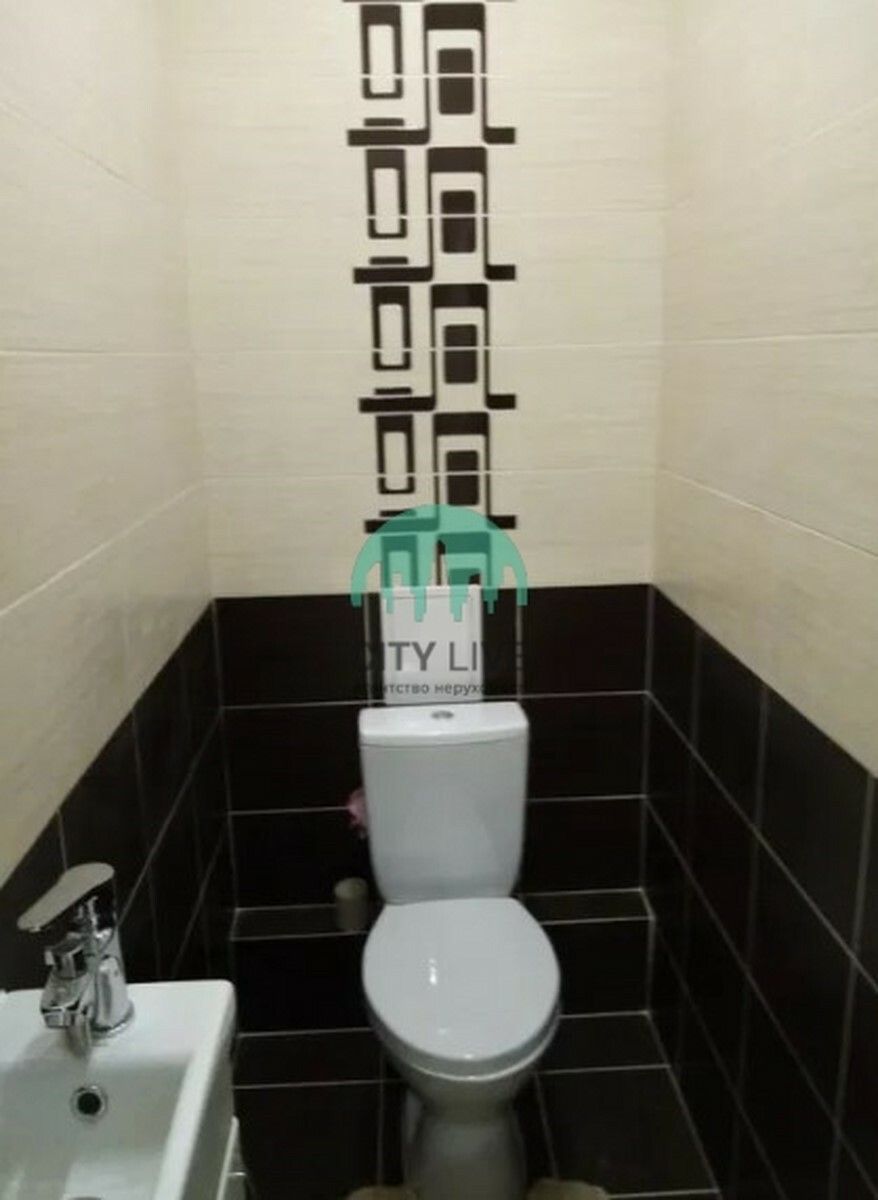 1837158887931976
