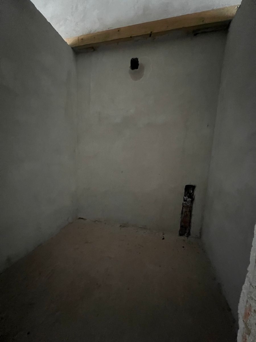 1839073079779976