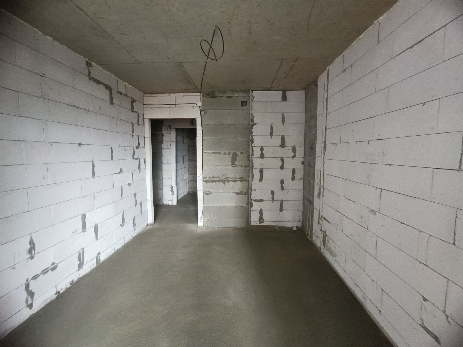 1832009456721977