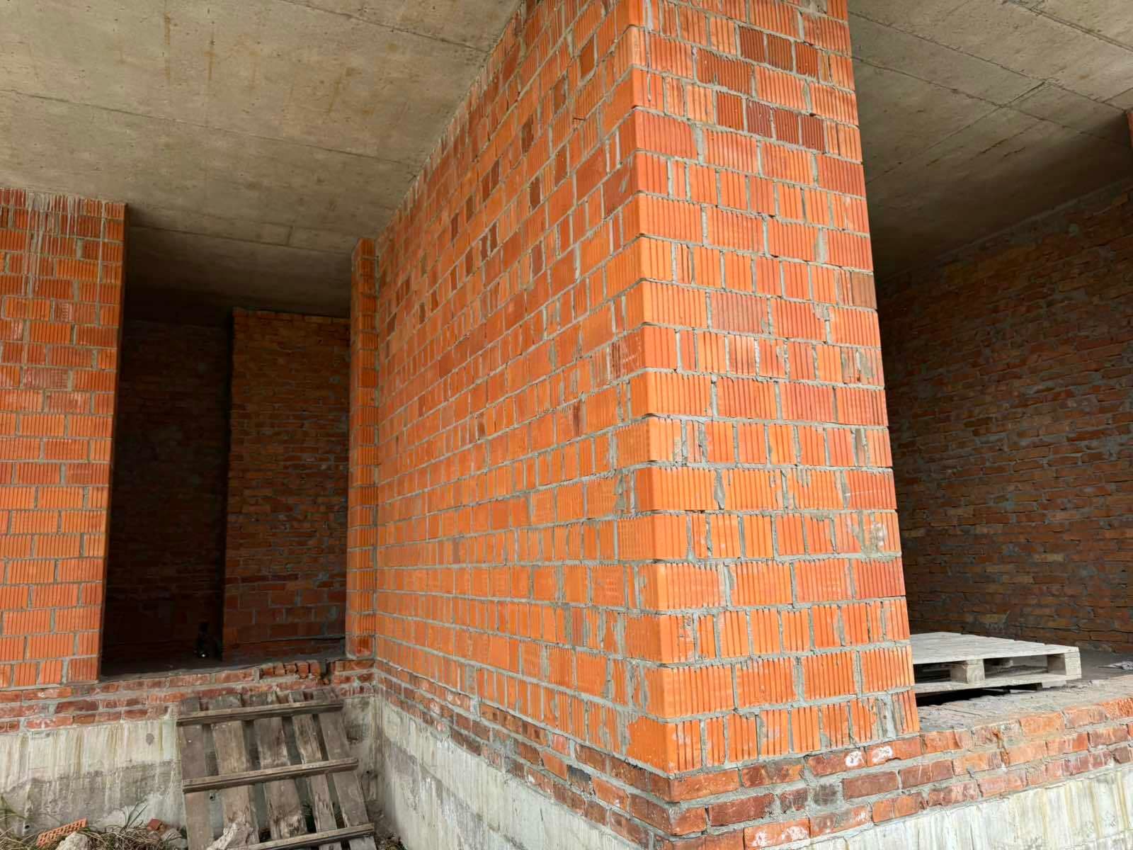1833807675872978