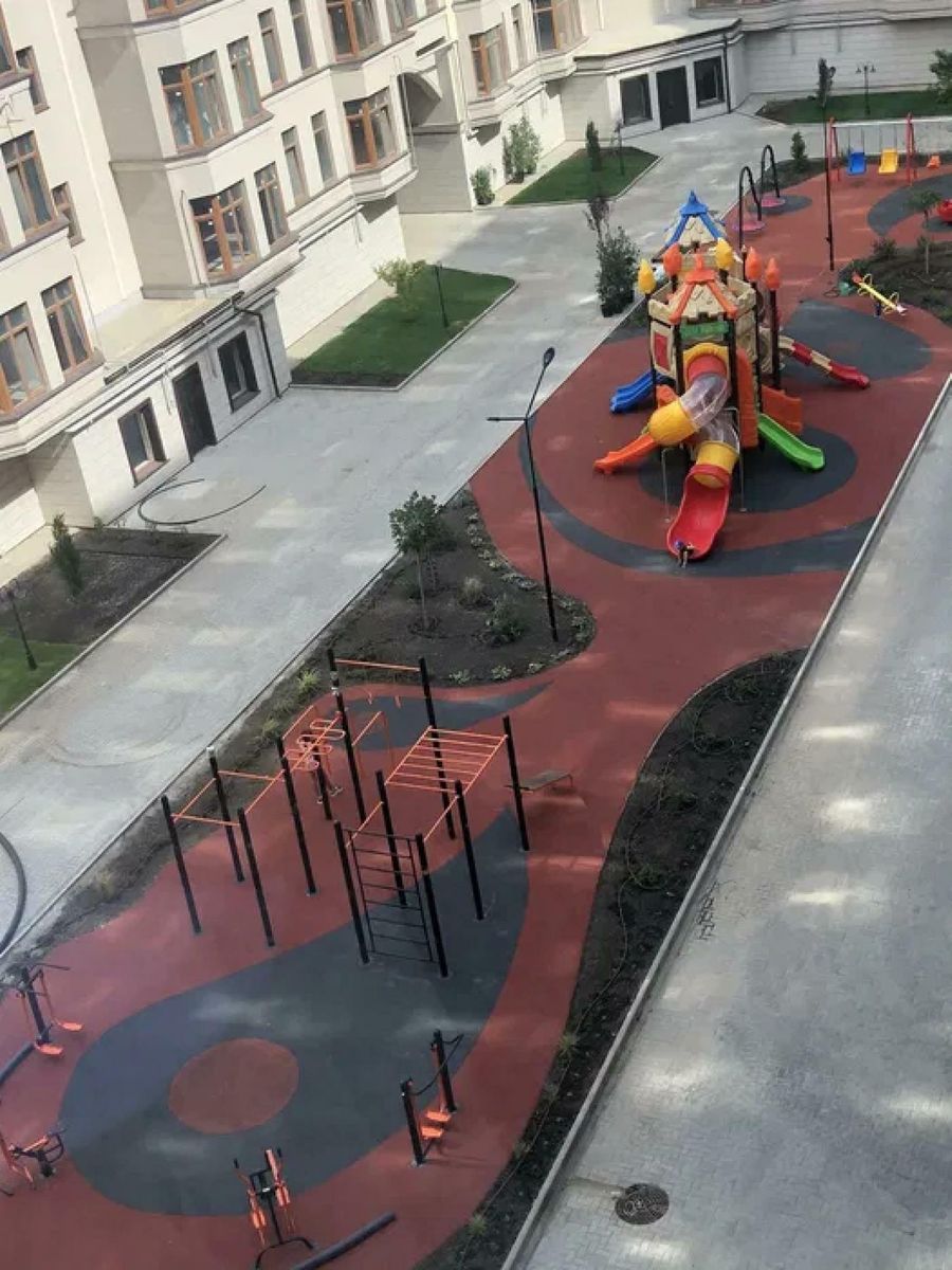 1834807175208981