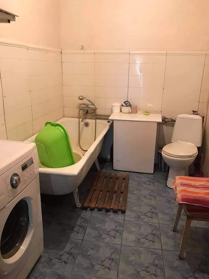 1835738110375981