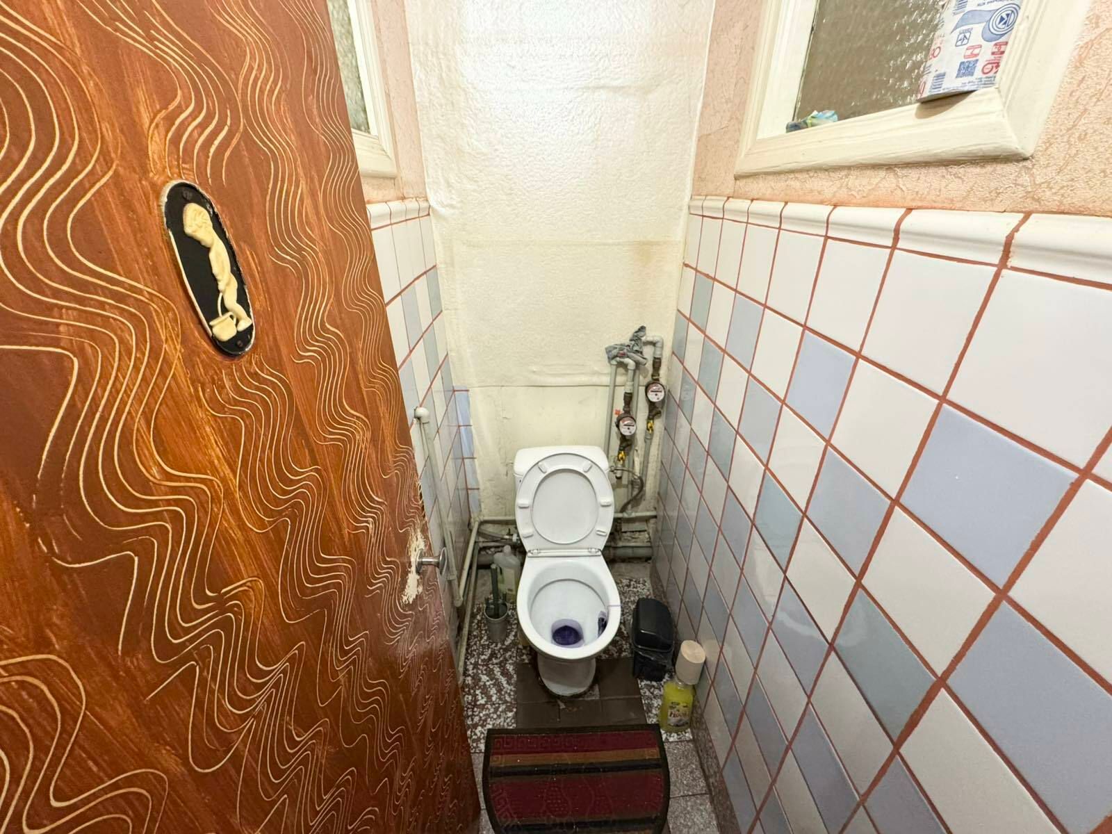 1833522844562983