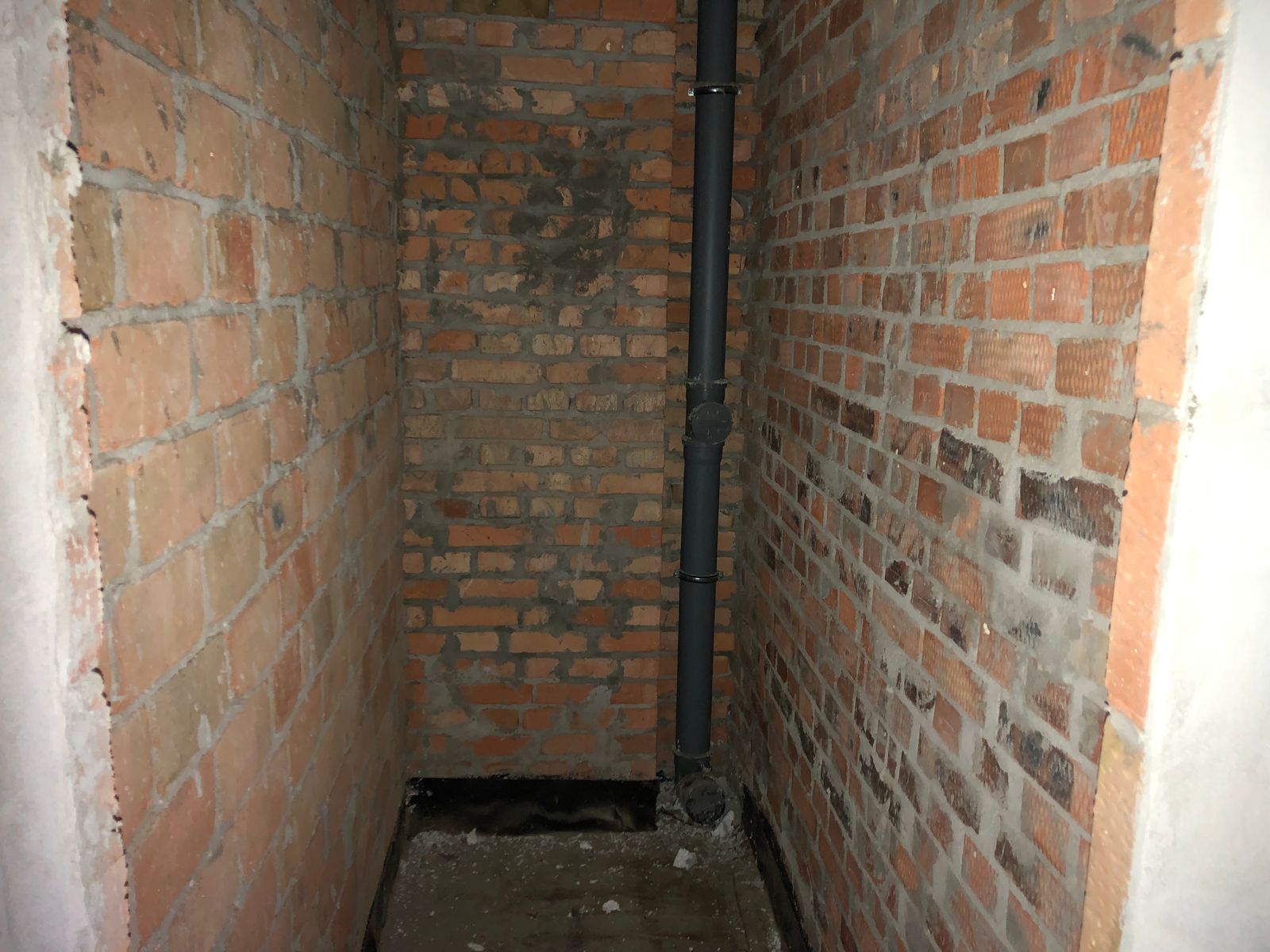 1836980585938984