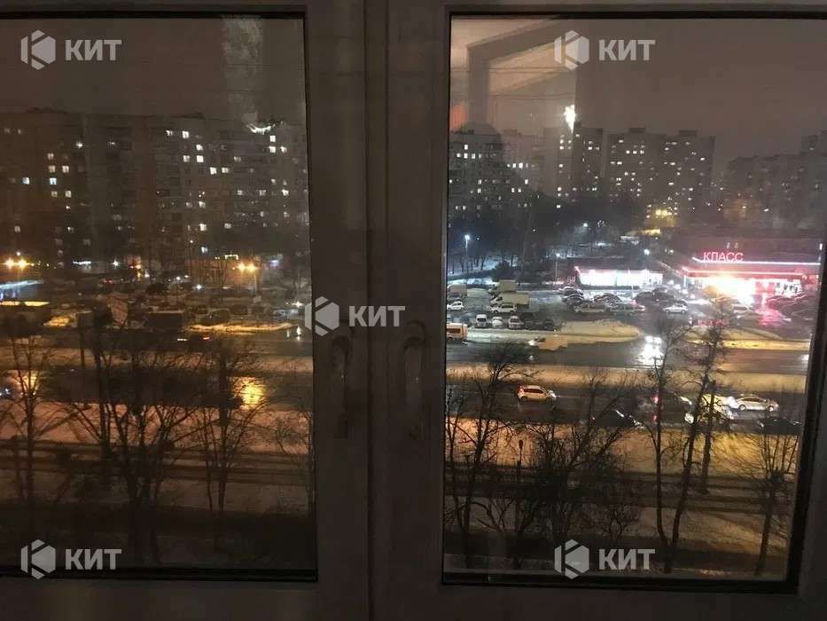 1831281618357985