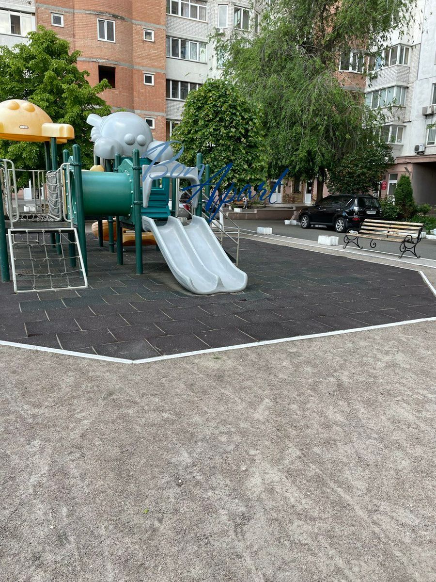 1832814106563987
