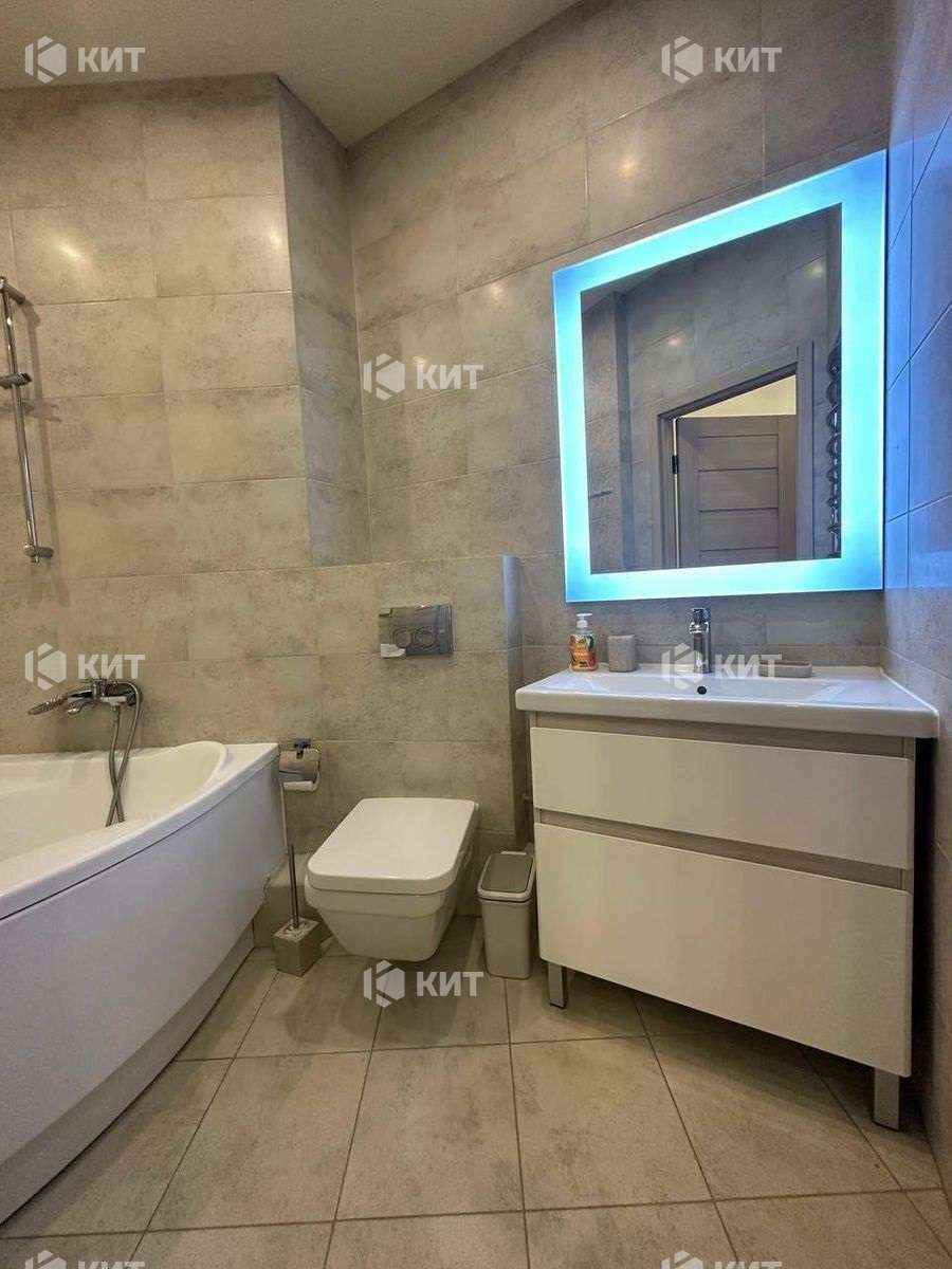 1834086124996987