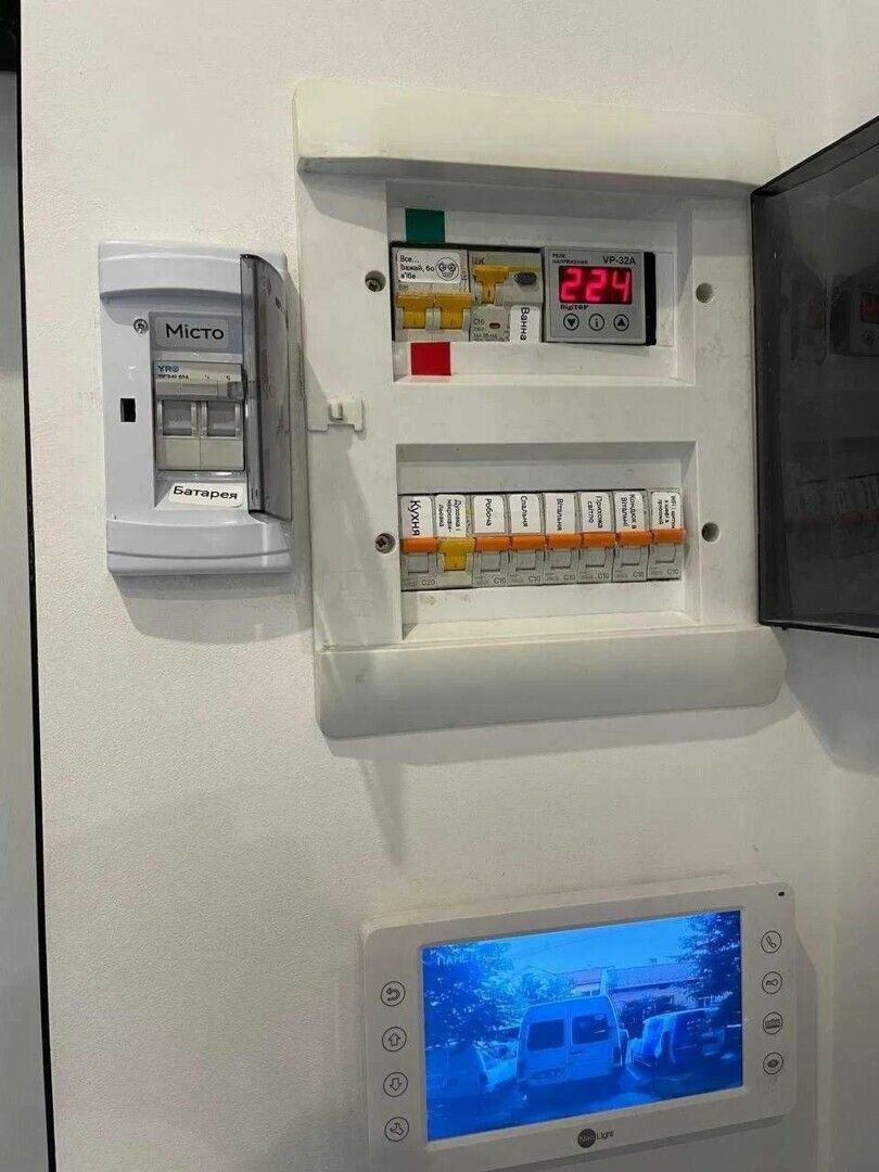 1832752145141991