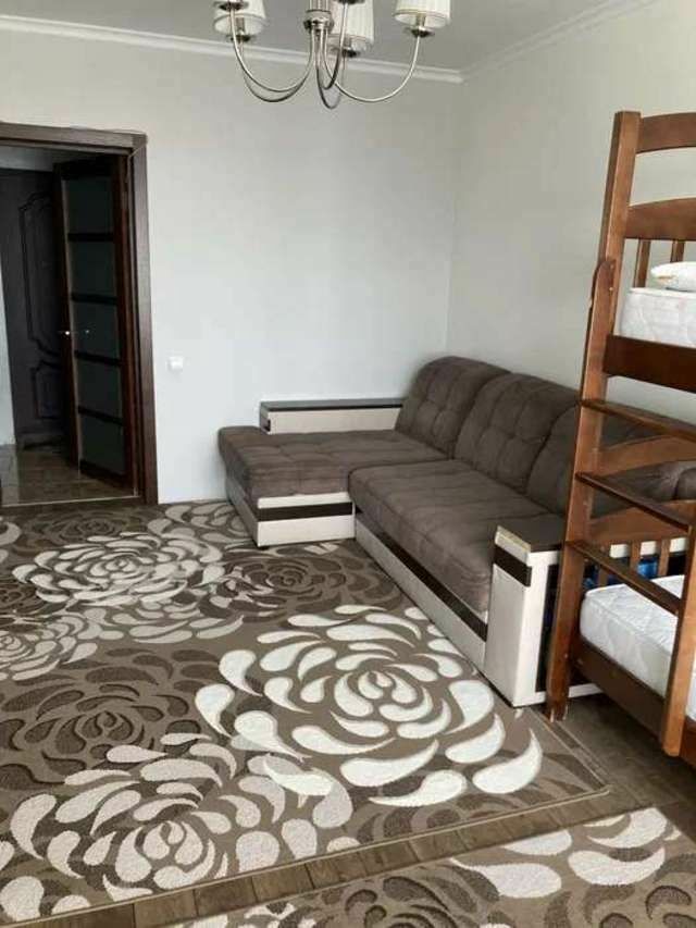 1836981740758992