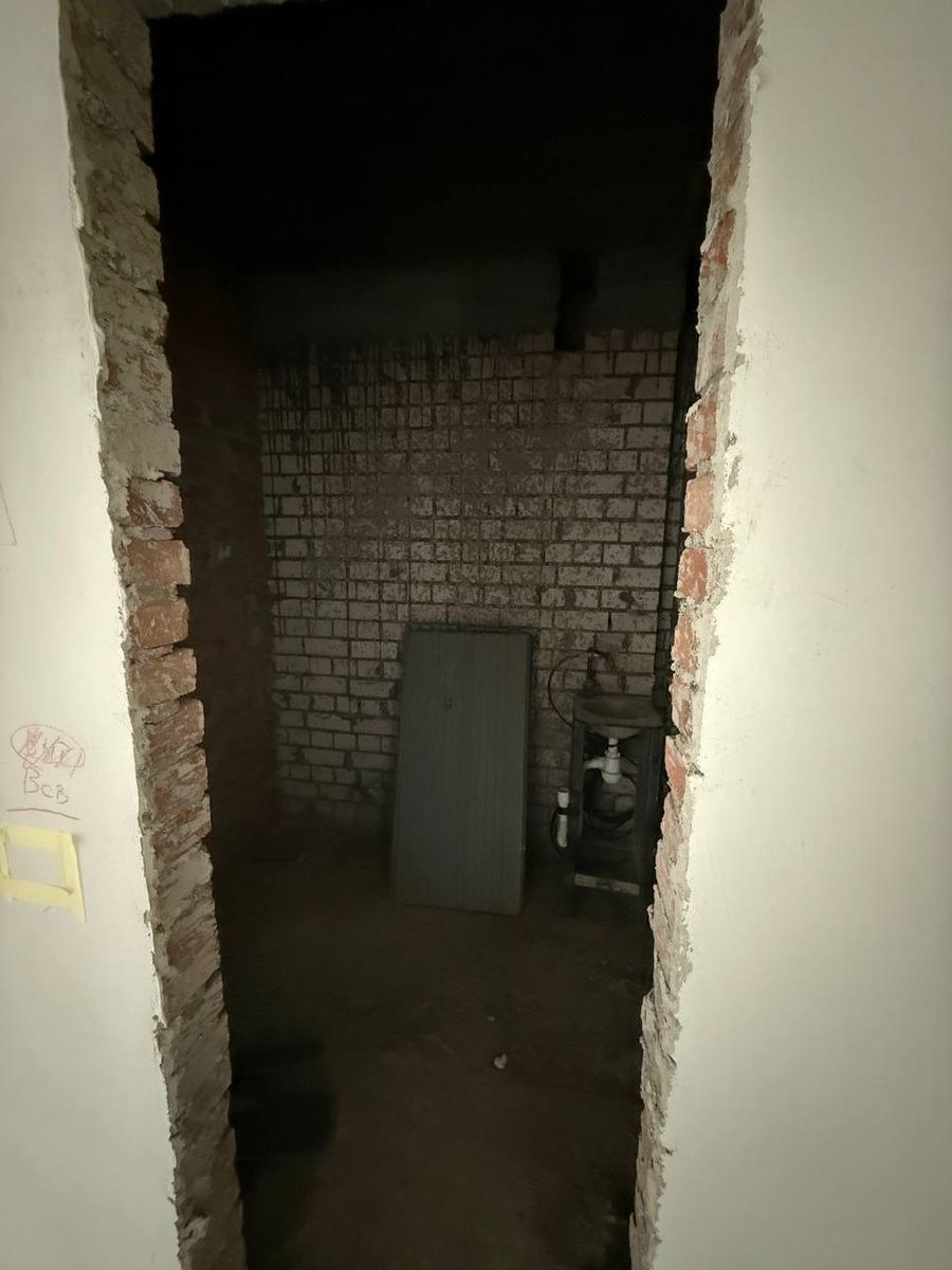 1837834498518993
