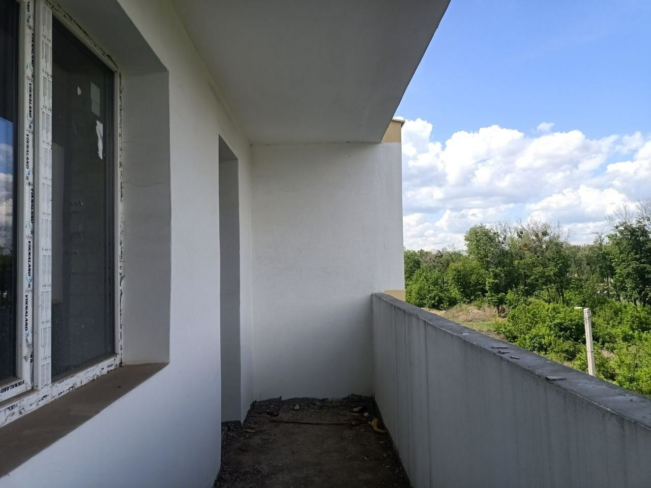 1833538670568997