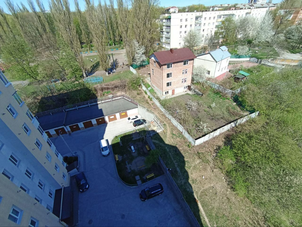 1835290631654997