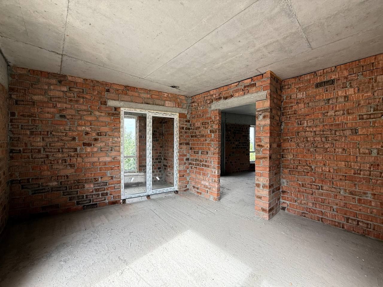 1839064995224997