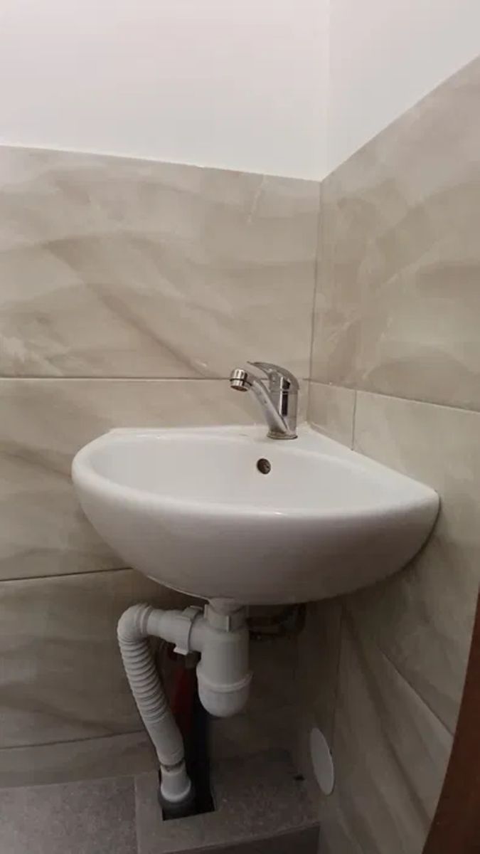 1832194277589998