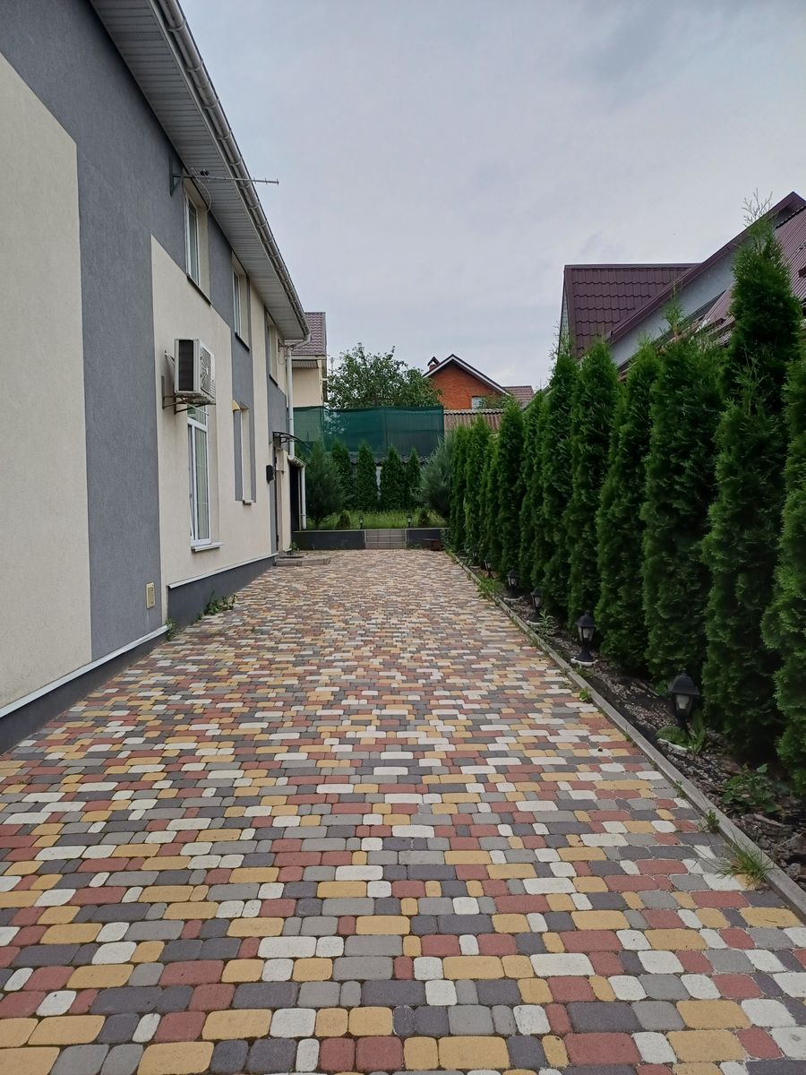 1835350652340998
